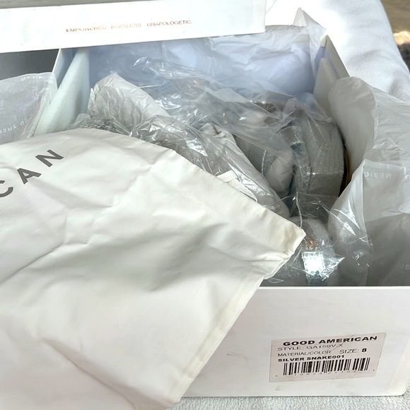 Good American Platform Block Heel Sandals In Silver Snake Size 8 NIB - Picture 8 of 8